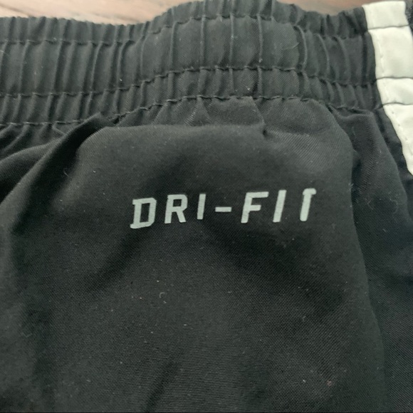 Nike Girls Dri-Fit Exercise Shorts size S - Picture 5 of 7